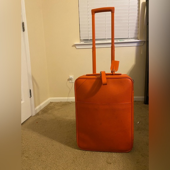 Authentic Louis Vuitton carryon luggage - Picture 2 of 8